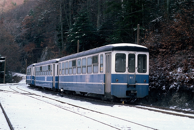 B 121