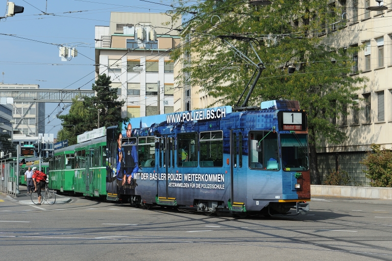 Be 4/4 483 «Rettung Basel-Stadt» (rechte Wagenseite)