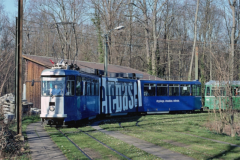 Be 8/8 357 «Telebasel» (linke Wagenseite)