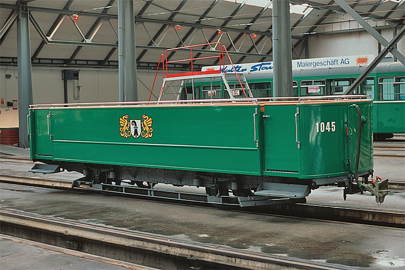 B2 1045