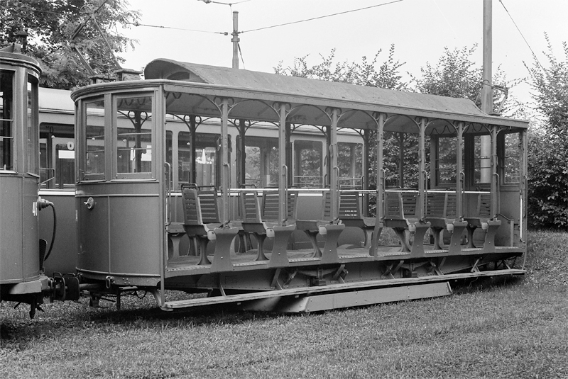 B2 1054