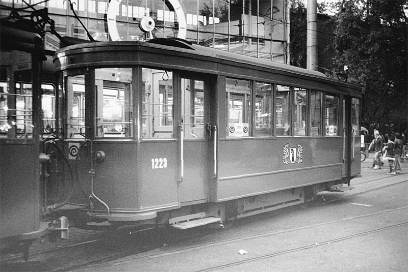 B2 1223