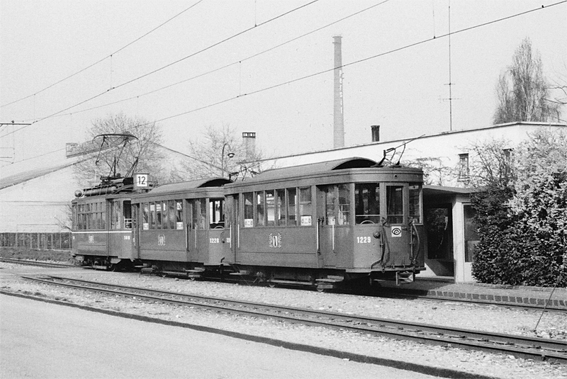 B2 1229