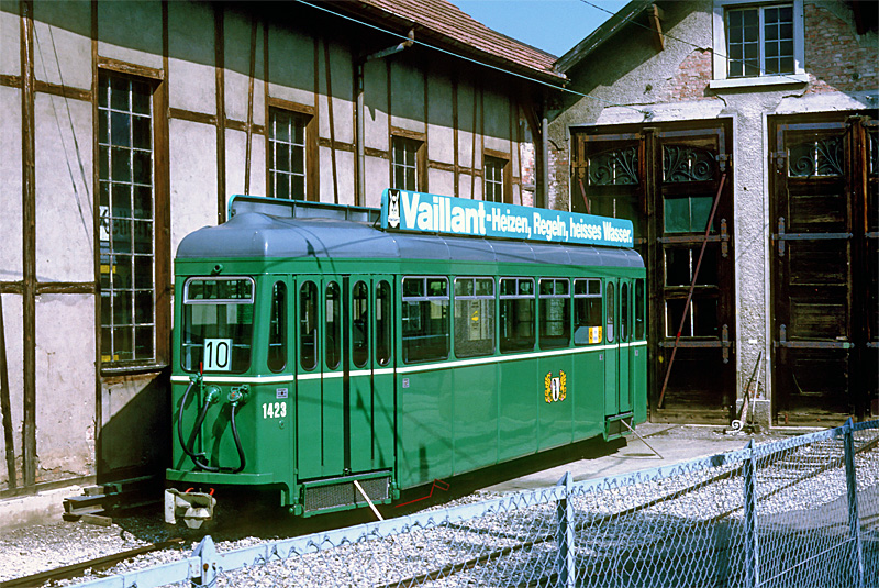 B 1423