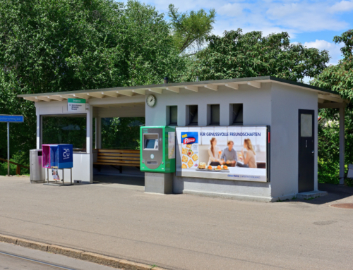 Tram- und Buswartehäuschen